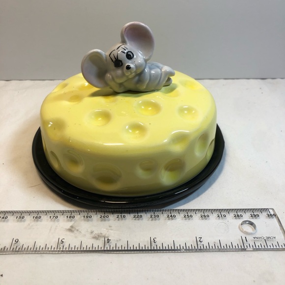 Vintage Covered Cheese Dish - Mouse Reclining on Swiss Cheese lid underplate - Picture 6 of 8